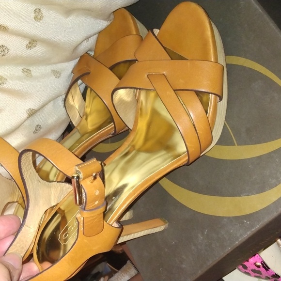 Coach Dani women's tan strap platform heels sz 9B - Picture 14 of 17